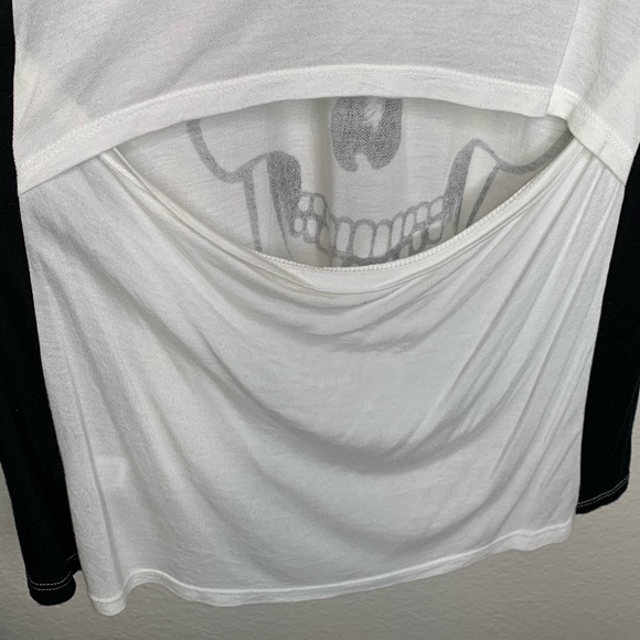 Lauren Moshi Skull Color Block Split Back Tee - Picture 6 of 7